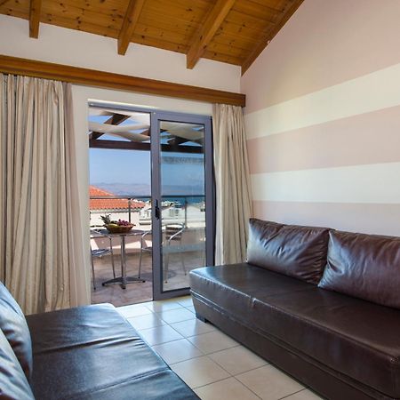 Isida Hotel Agia Marina Dış mekan fotoğraf