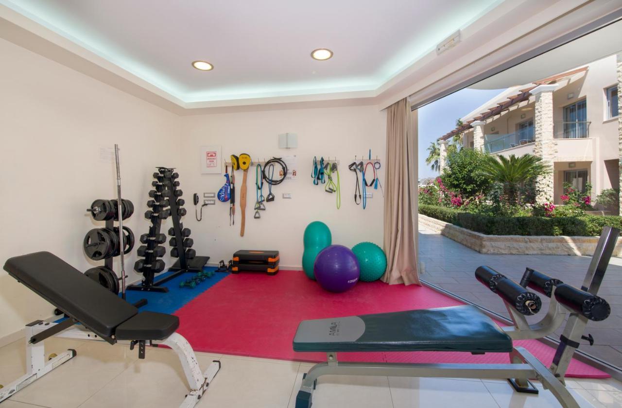 Isida Hotel Agia Marina Dış mekan fotoğraf