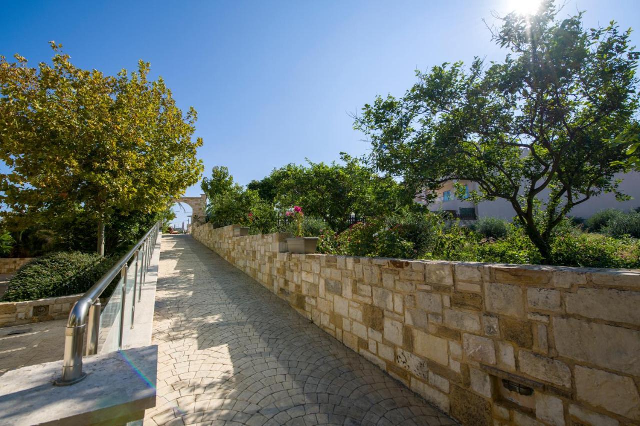 Isida Hotel Agia Marina Dış mekan fotoğraf