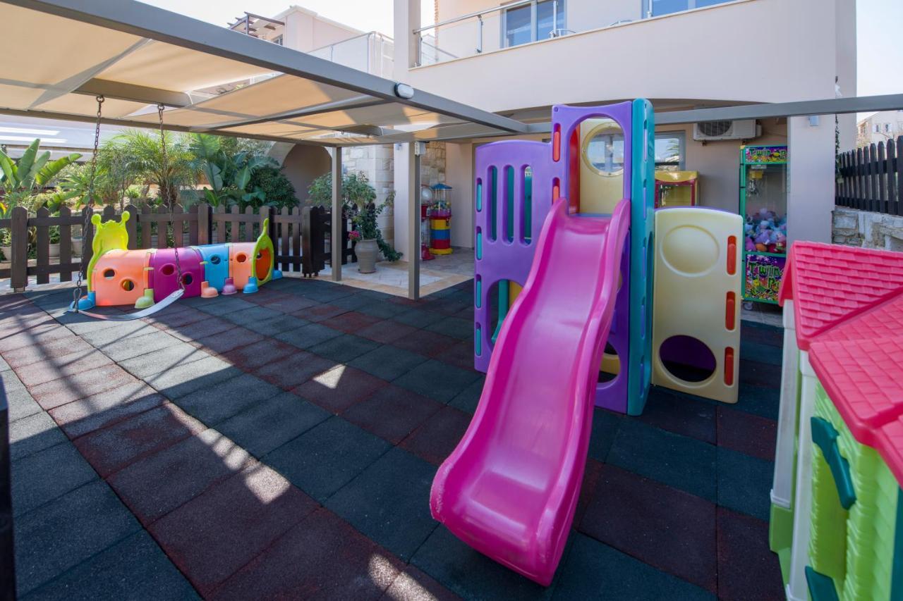 Isida Hotel Agia Marina Dış mekan fotoğraf