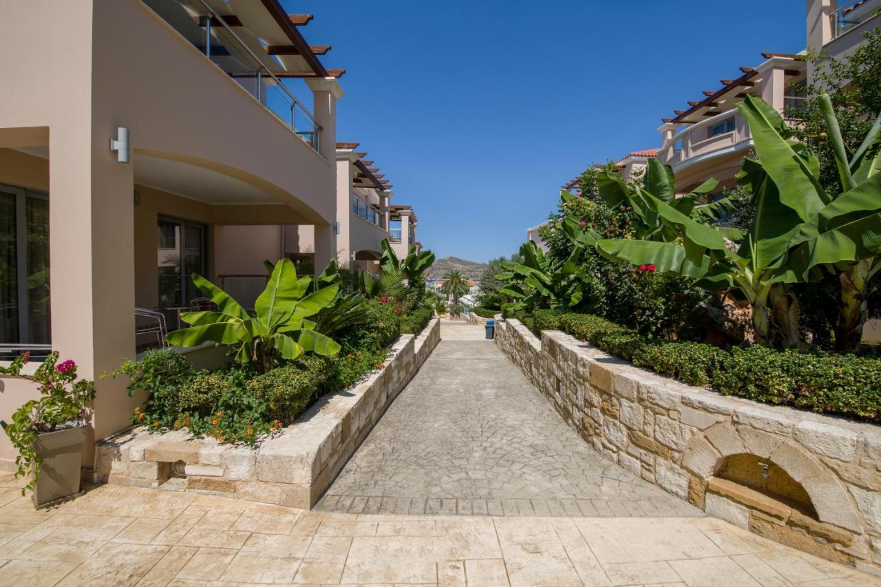 Isida Hotel Agia Marina Dış mekan fotoğraf