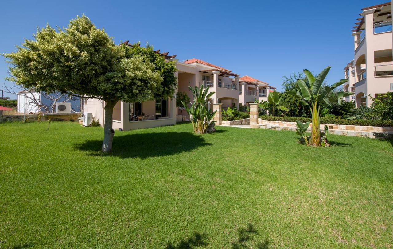 Isida Hotel Agia Marina Dış mekan fotoğraf