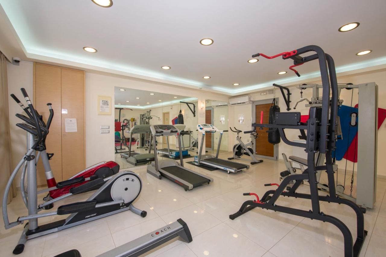 Isida Hotel Agia Marina Dış mekan fotoğraf