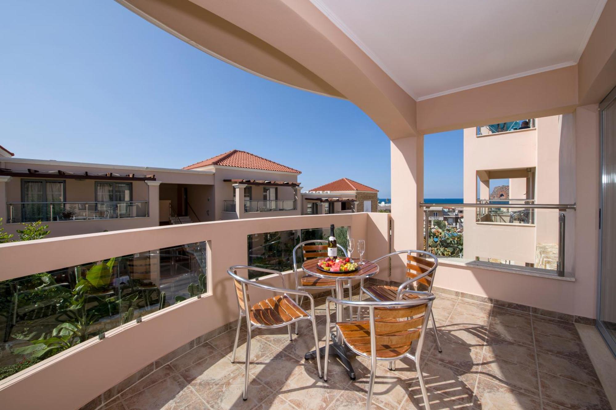 Isida Hotel Agia Marina Oda fotoğraf