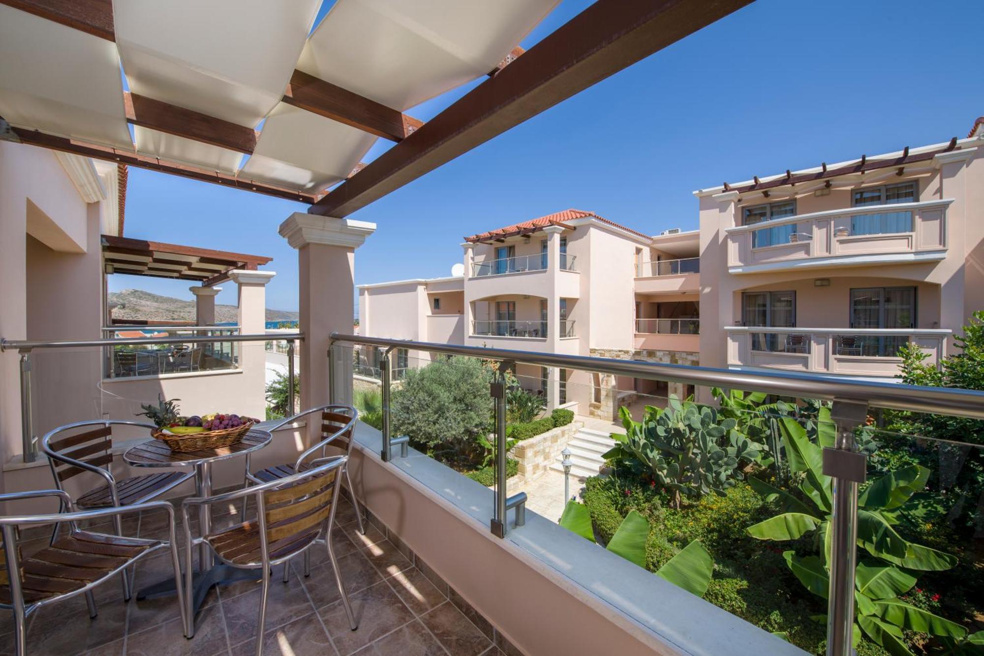 Isida Hotel Agia Marina Oda fotoğraf