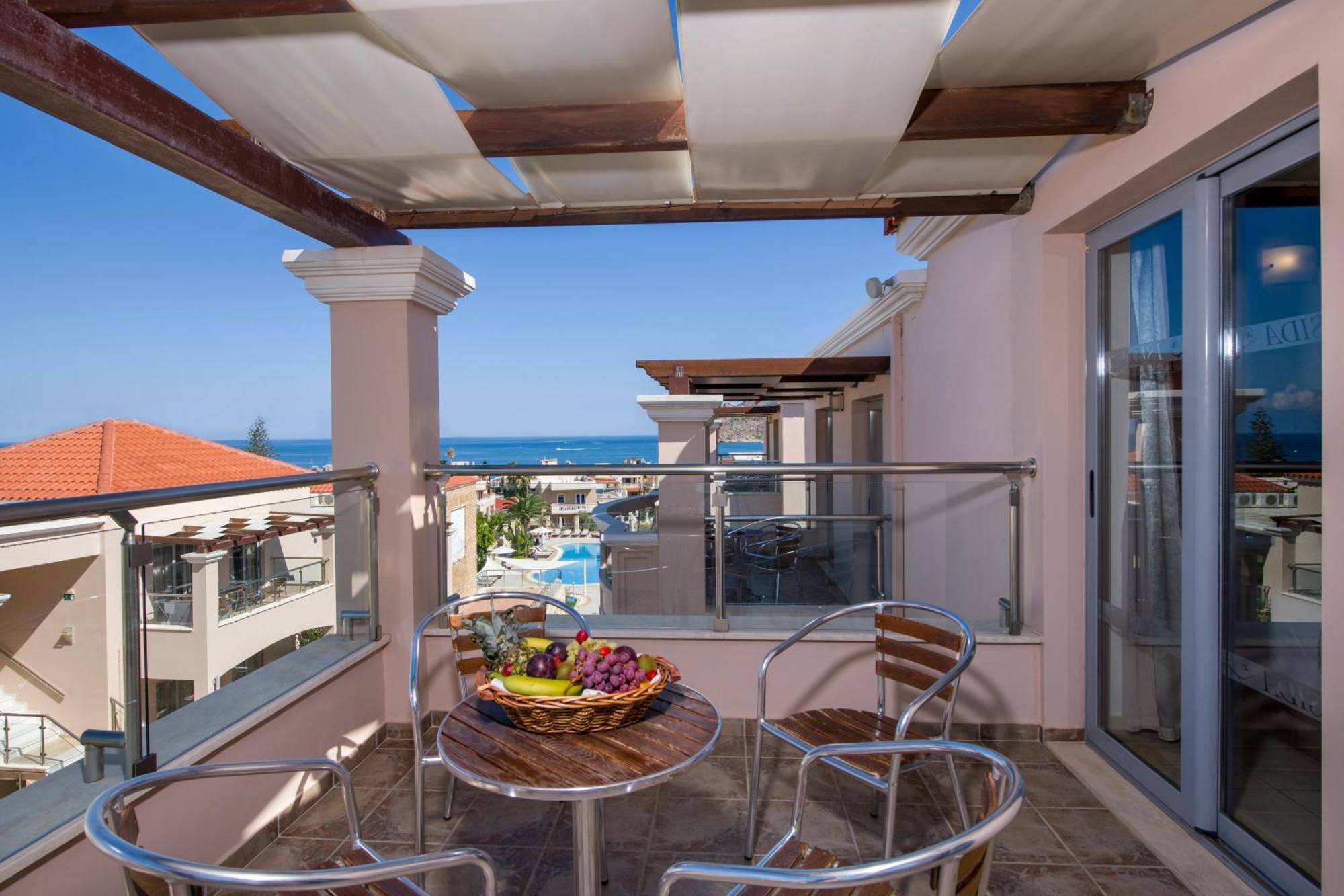 Isida Hotel Agia Marina Oda fotoğraf