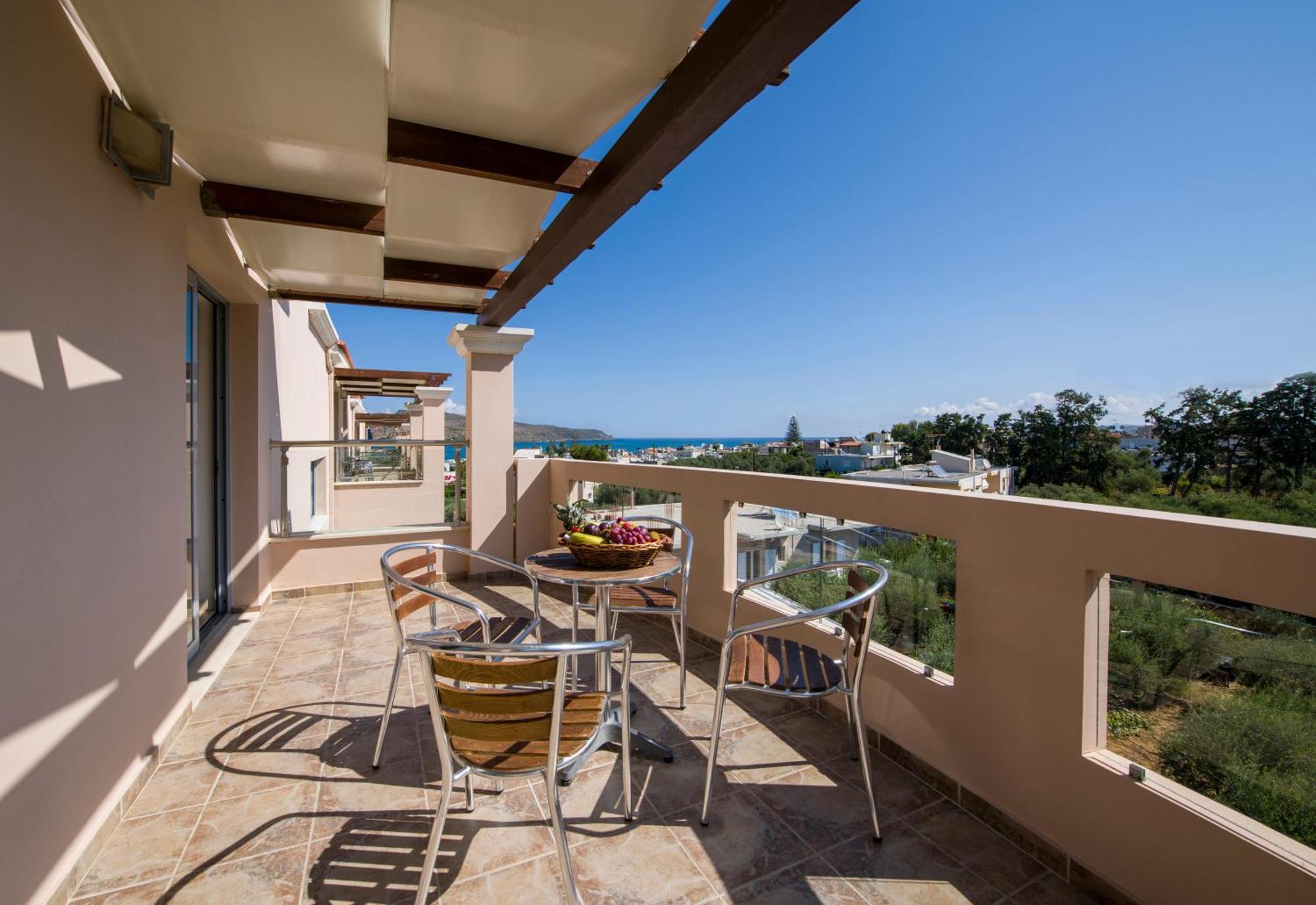 Isida Hotel Agia Marina Oda fotoğraf